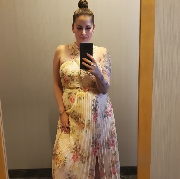 Meet your Posher, Jennifer - Picture 2 of 4